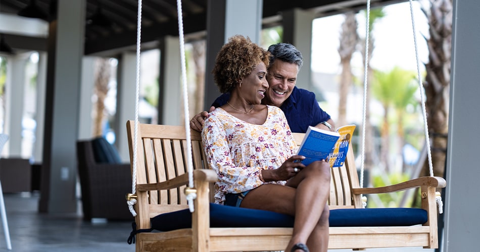 retire to florida couple reading